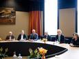 Henk Vermeer (BBB), Pieter Omtzigt (NSC), informateur Elbert Dijkgraaf, informateur Richard van Zwol, Geert Wilders (PVV) en Dilan Yesilgoz (VVD) tijdens een van de vele gesprekken die ze de afgelopen maanden voerden over de vorming van een nieuw kabinet.