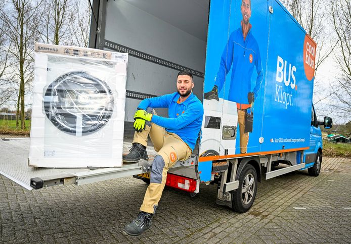 Ninos Gouriye, van profvoetballer tot witgoed-installateur.