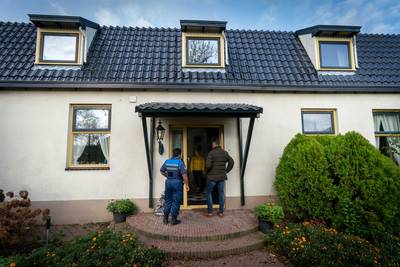 Familie Bakker protesteert tegen inspecteurs die huis controleren: ‘Jullie zijn pas tevreden als we 