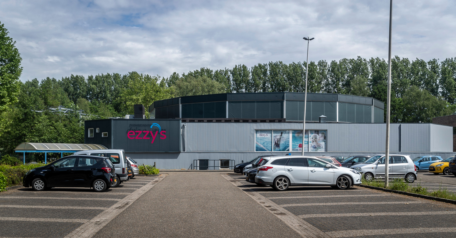 Zwemvereniging Beek en Donk gaat toch in dieper water lesgeven, nu de bodem van het bad wordt