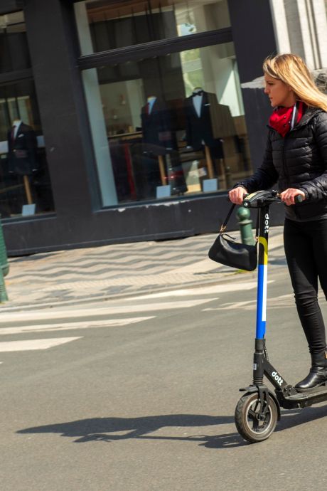 Accident mortel en trottinette électrique: la Région veut réglementer leur usage