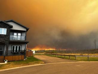 Grote bosbrand bedreigt Canadese oliestad, zesduizend mensen moeten hun huizen verlaten