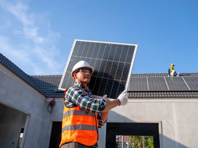 Residentiële installaties zonnepanelen vallen fors terug: “Je krijgt nu mogelijk een interessantere offerte”
