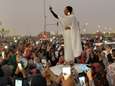 Zingende vrouw wordt hét gezicht van straatprotesten Soedan