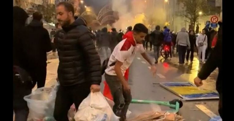 Échte Marokkaanse supporters schiepen orde na de rellen in de Brusselse ...