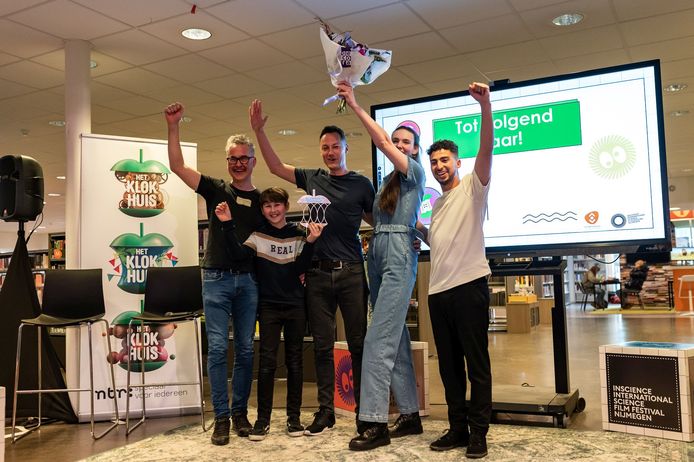 Het winnende Radboud-team, links vader met Parkinson en zoon.