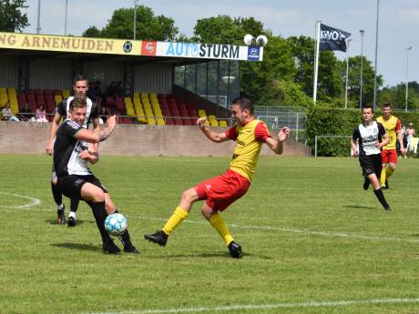 Arnemuiden slaat in verlenging toe na afgekeurde goal en houdt zicht op de eerste klasse