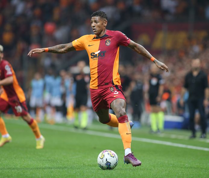 Patrick van Aanholt is op weg naar PSV.