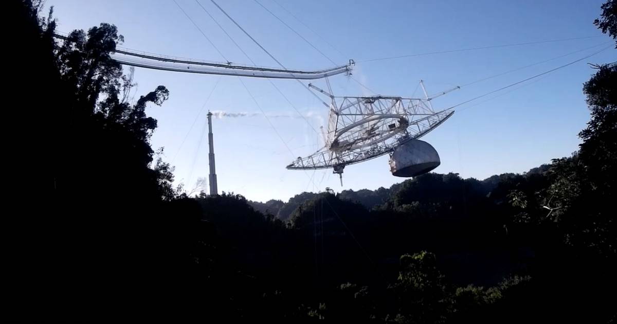 Les images spectaculaires de l�effondrement du télescope