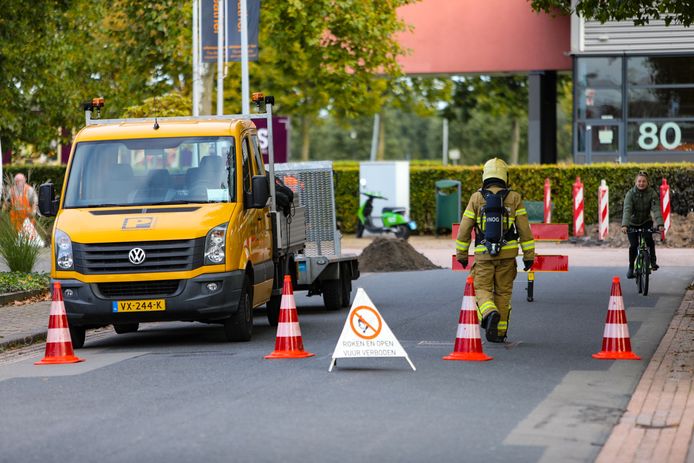 De brandweer heeft de Tweelingenlaan in Apeldoorn afgezet in verband met een mogelijk brandgevaar als gevolg van een gaslek.