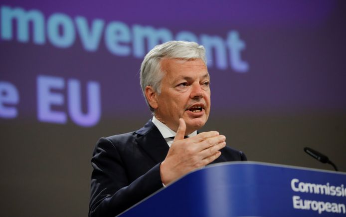 Eurocommissaris Didier Reynders wil dat EU-landen hun grenzen geleidelijk weer openen.