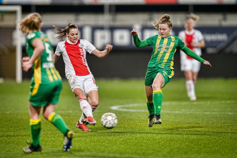 Ajaxaanvalster Eshly Bakker, hier in actie tegen ADO Den Haag. Beeld Pro Shots / Shane Winsser