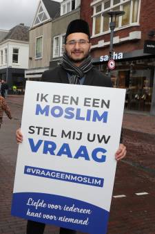 Amersfoorters bevragen jonge moslims op straat over de islam: ‘Regelmatig misverstanden over ons geloof’