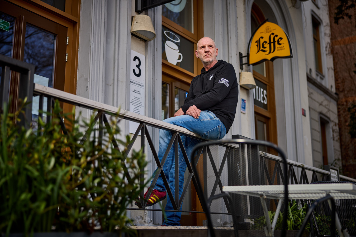 Dealen, inbreken en vechten: Rodney zat in zijn jeugd jaren vast, nu ...