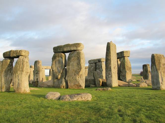 Cirkel van diepe schachten ontdekt bij Stonehenge: “Grootste prehistorische structuur ooit gevonden in Verenigd Koninkrijk”