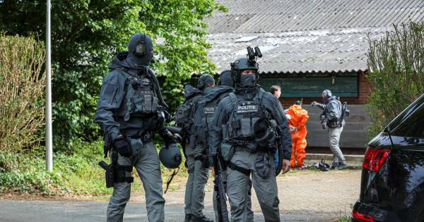 Volgens de politie heeft het aangetroffen materiaal in het crystal meth-lab een geschatte handelswaarde van 10 miljoen euro.