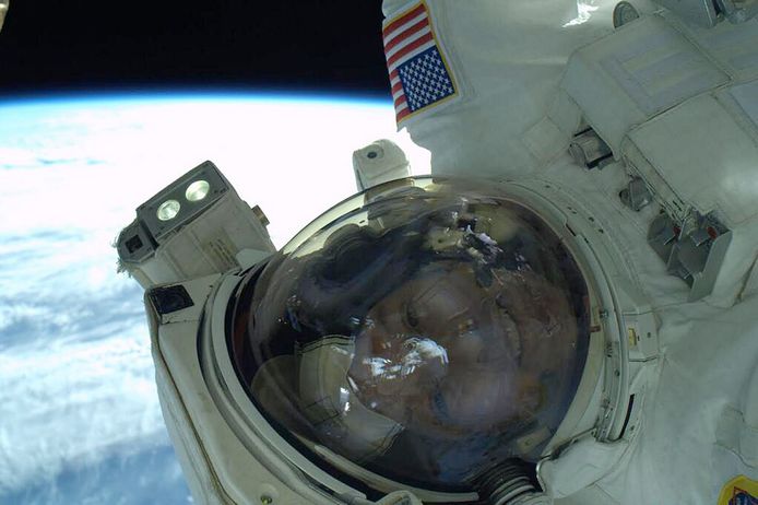 NASA-astronaut Rick Mastracchio neemt een selfie vlakbij het ISS (archiefbeeld ter illustratie).