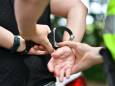 Man bedreigt winkelpersoneel, pikt fiets en spuugt naar agenten bij aanhouding in Berkel-Enschot