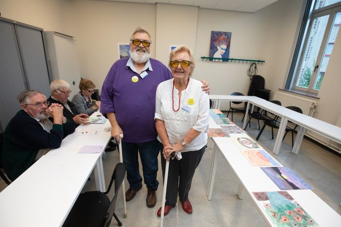 PXL-studenten ergotherapie maken blind kunstwerken voor goede doel
slechtziende schilders Irene en Frank