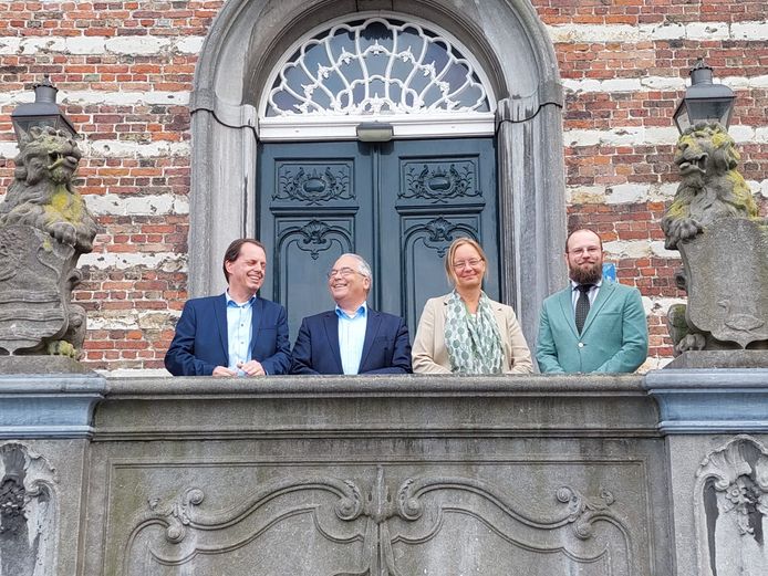 Het nieuwe Goese college: vnlr de wethouders Stan Meulblok (PvG), André van der Reest (SGP/CU), Joan Veldhuizen (PvdA/GL) en Martijn Vermeulen (Nieuw Goes).