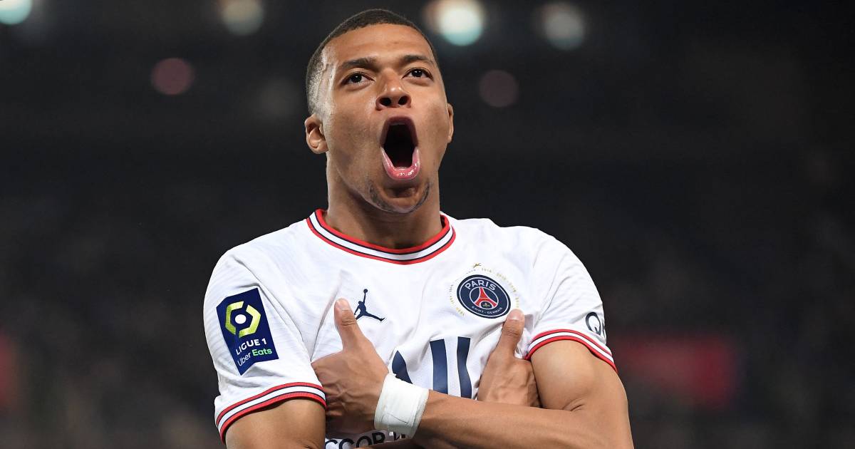 'Kylian Mbappé blijft tot 2024 bij PSG en strijkt 50 miljoen euro per jaar op' - De Gelderlander