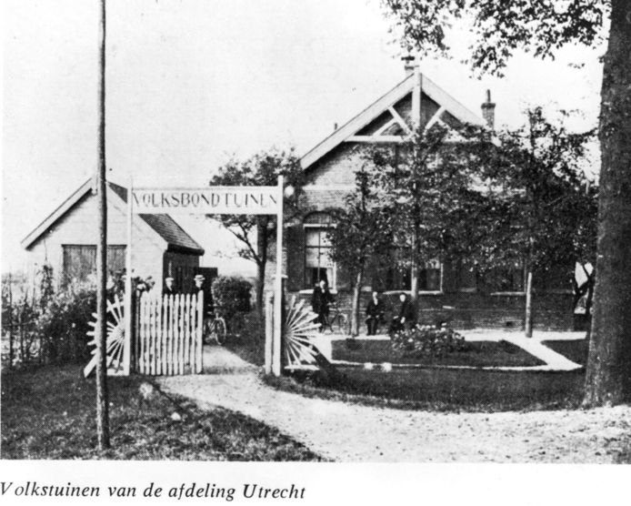 De beheerderswoning van het volkstuinencomplex van de Volksbond tegen Drankmisbruik aan de Blauwkapelseweg. Foto is gemaakt rond 1930.