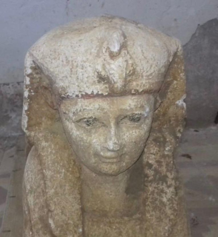 Un mini sphinx en parfait état découvert lors de fouilles | Foto | 7sur7.be