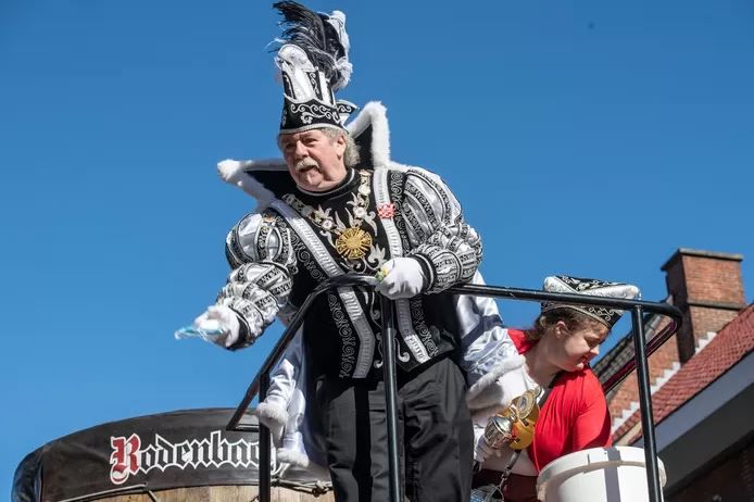 Eddy Packet verruilt komend weekend eindelijk z'n titel van Prins Alexander XXXV voor die van Keizer Eddy I.