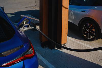 Is Vlaanderen klaar voor de elektrische revolutie? “Regering pakt mensen hun auto af zonder een alternatief te voorzien”