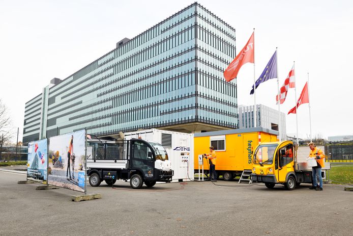 Het hydrozine aggregaat van Dens in gebruik tijdens een proef met elektrische wagens voor groenonderhoud de campus van de TU/e.