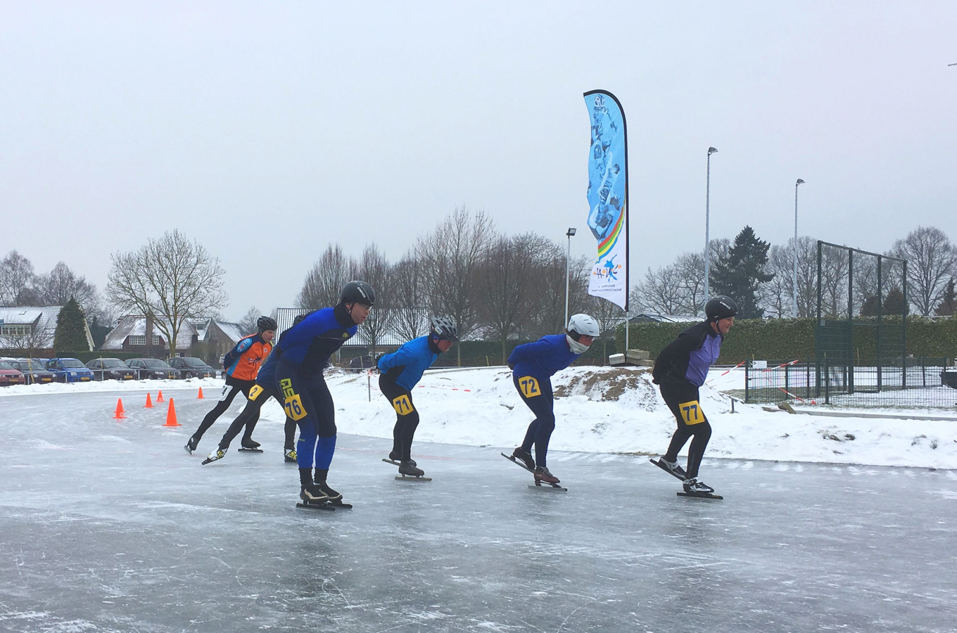Eerste Heumense 'schaatsmarathon' verreden Foto AD.nl