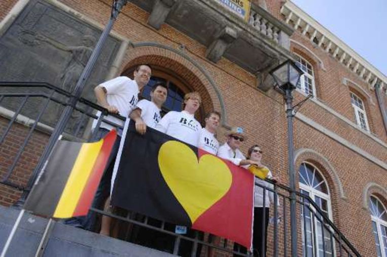 Bplus Organiseert Petitie Rond Belgische Vlag In Lennik De Morgen