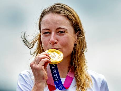 Gouden Van Vleuten slaapt niet meer voor terugreis: ‘Een week feesten in Tokio zit er niet in’