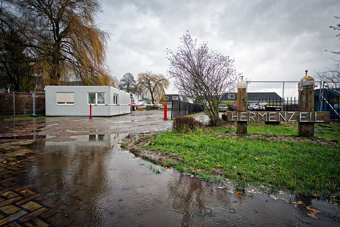 Oud-Eigenaar Raamsdonkse Jachthaven Zwerft Nu: 'Het Is Een Hard Gelag, Zes  Jaar Geleden Was Ik Nog Schathemeltje Rijk' | Brabant | Bd.Nl