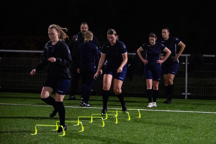 De enorme groei van het vrouwenvoetbal is één van de redenen waarom SV Colmschate'33 beperkte ruimte heeft op haar velden.