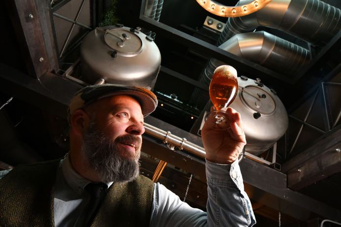 Frank Hendriks, mede oprichter van de Twentse Bierbrouwerij, maakte het lokale bier tot een succes.