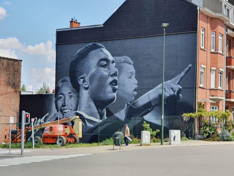 ‘Die muurschildering was een complete verrassing. Pas toen ik het met eigen ogen zag, besefte ik hoe indrukwekkend het was.’ Beeld Twitter