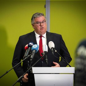 Ieder Zijn Eigen Purper Trouw