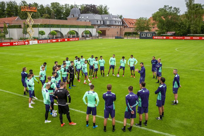 Ah, like Roger Schmidt, like PSV, anywhere in Duitz Marienfeld.