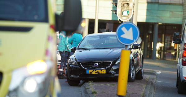 Drie gewonden bij ernstig ongeval op Handelskade in Deventer.