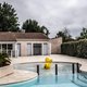 Vakantieverblijven vliegen de deur uit: ‘Het Franse vakantiehuisje met privézwembad wordt stilaan schaars’