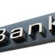 ‘Banken hollen de economie uit’