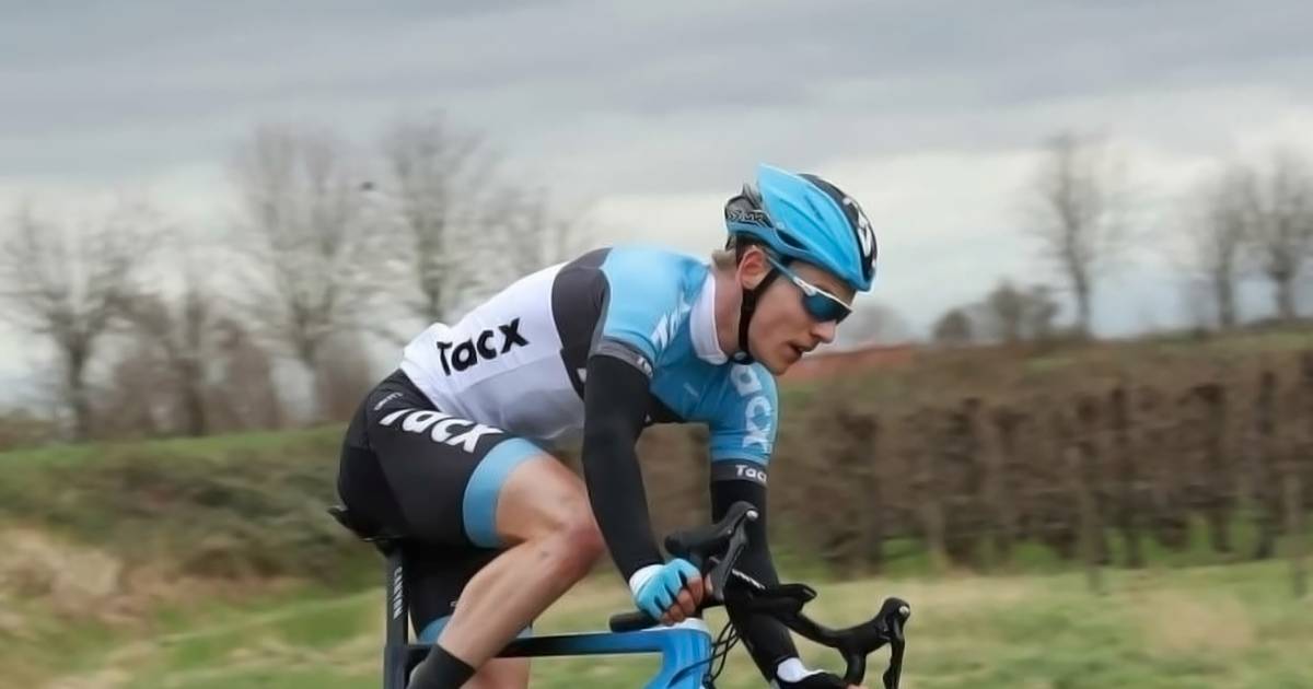 Wielrenner Eloy Raas wint Paasloop Breskens