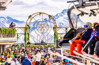 Tomorrowland Winter op Alpe d’Huez zit erop, 22.000 festivalgangers palmden legendarische ‘wielerberg’ in