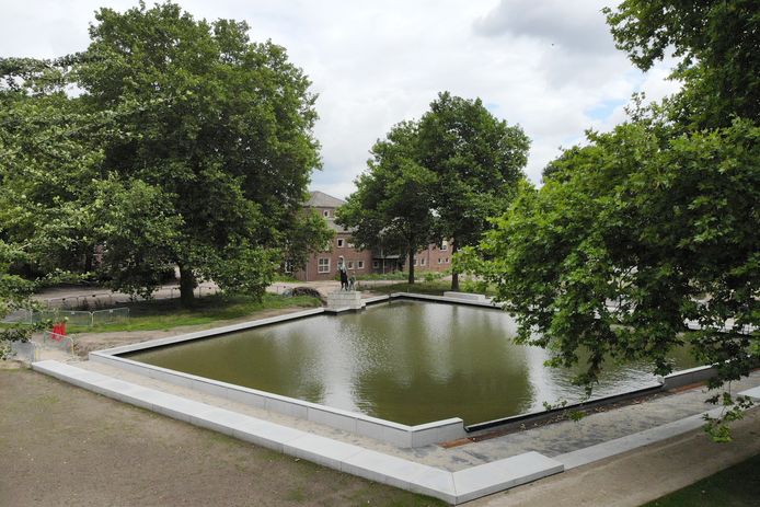 Herinrichting van park Bataafse Kamp (Enschedesestraat) is zo goed als klaar.