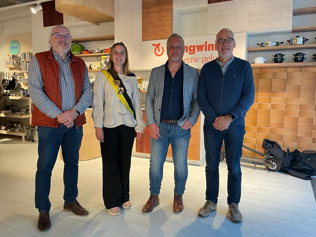 Kringwinkel Kust pakt uit met nieuwe winkel in de Torhoutsesteenweg