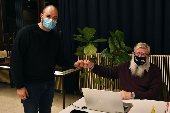 Gemeenteraad Menen. Kasper Vandecasteele links en Herman Ponnet rechts