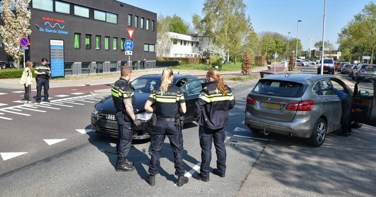 Een gewonde bij botsing tussen twee autos in Oisterwijk.