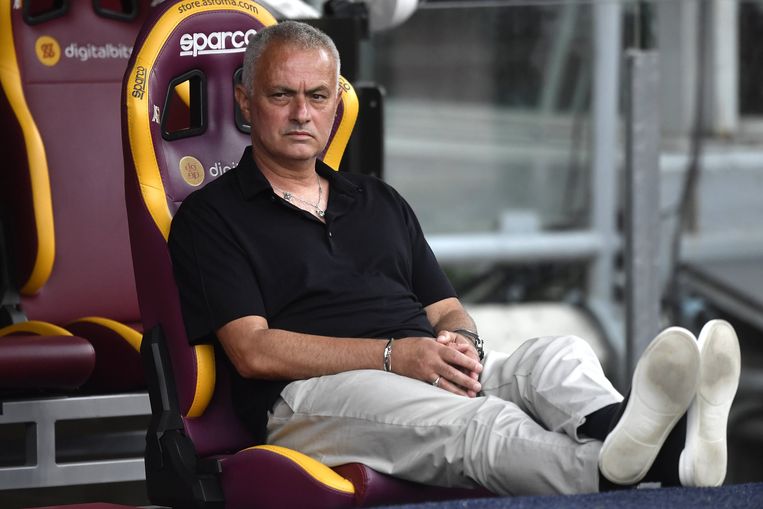 Jose Mourinho riporta slancio all'AS Roma.  Messaggi con foto di immagini