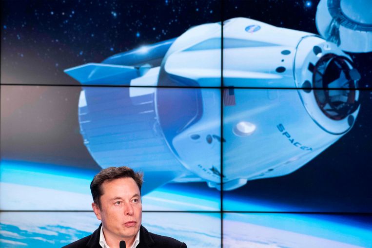 SpaceX-CEO Elon Musk tijdens een persconferentie over de SpaceX Crew Dragon demo-missie in maart 2019.